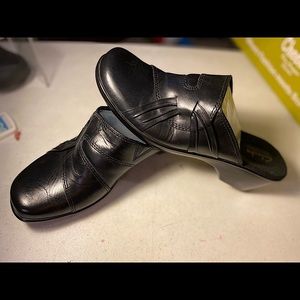 Clark’s Bendables Slip ons- Size 9 1/2 M